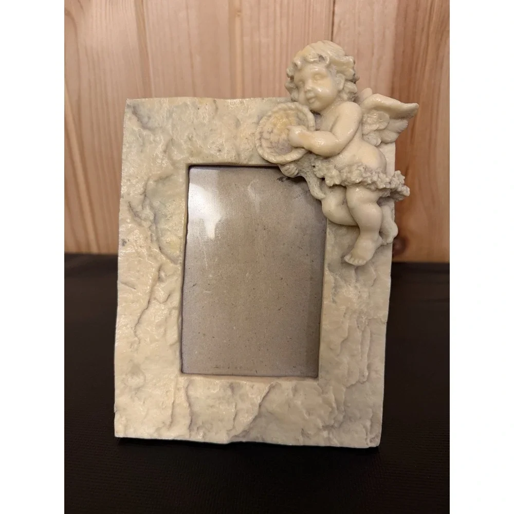 Vintage Cherub Angel Cream Resin 3D Picture Frame 3x4 Inches Window 7x6 Inches